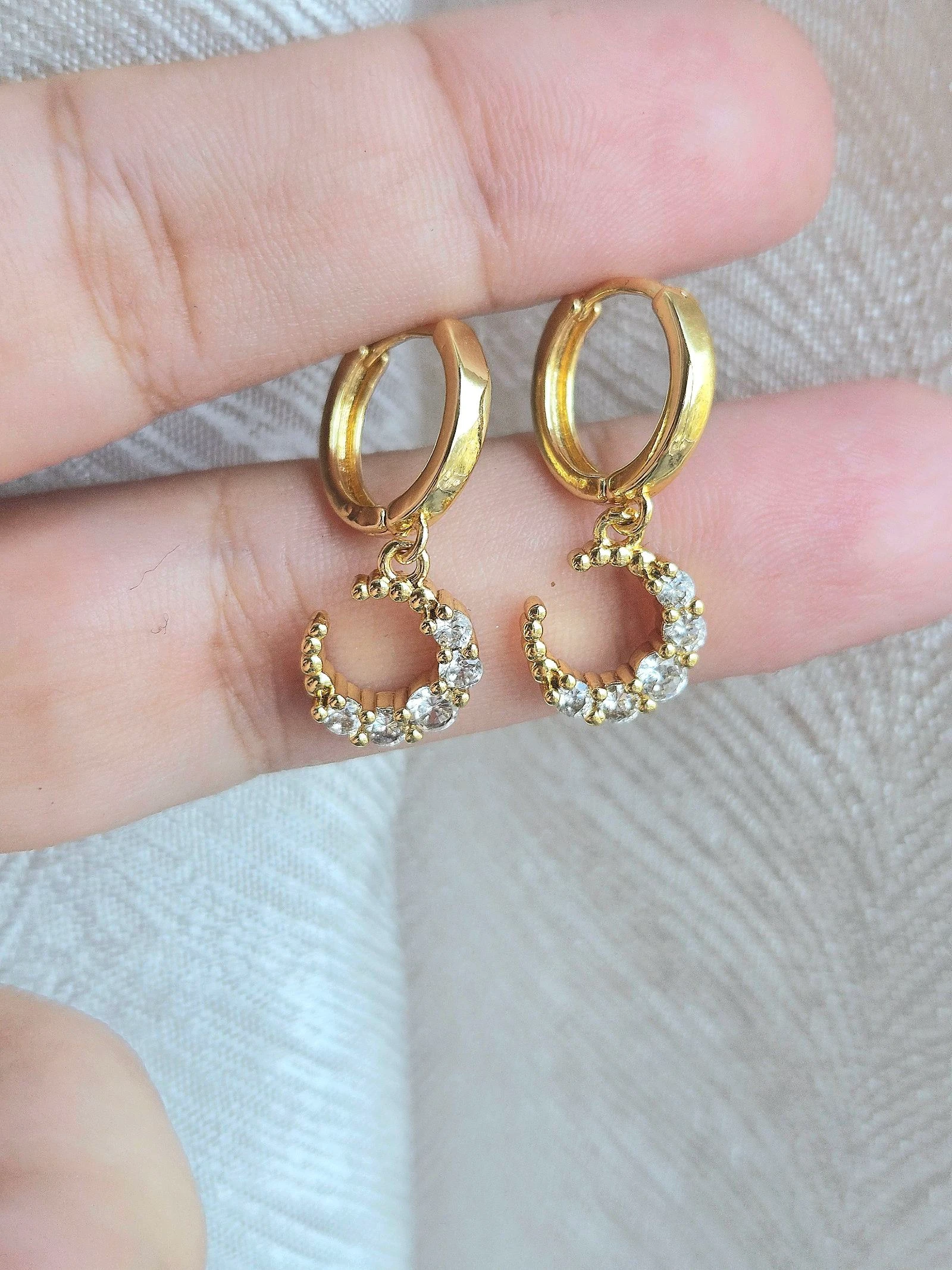 Stainless steel moon earring – photo 2